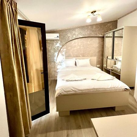 Hotel Marina 2 ブカレスト エクステリア 写真