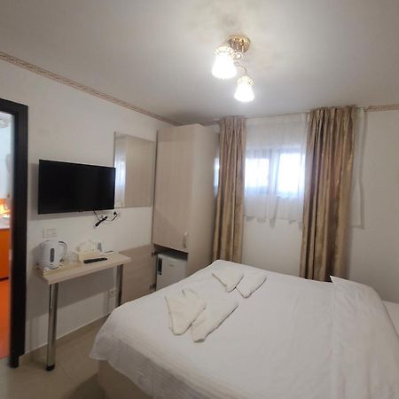 Hotel Marina 2 ブカレスト エクステリア 写真
