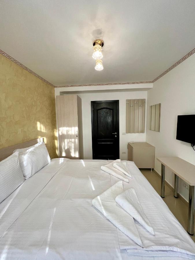 Hotel Marina 2 ブカレスト エクステリア 写真