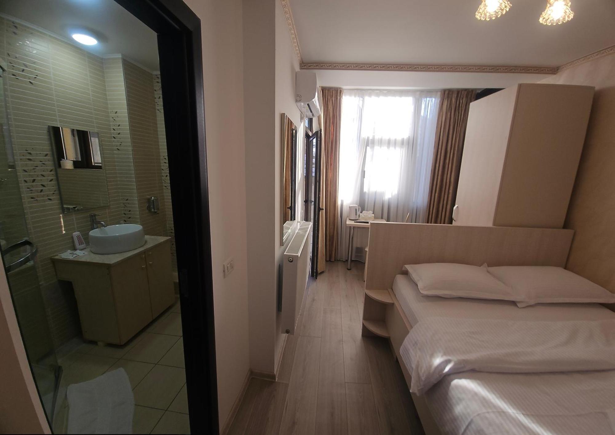 Hotel Marina 2 ブカレスト エクステリア 写真